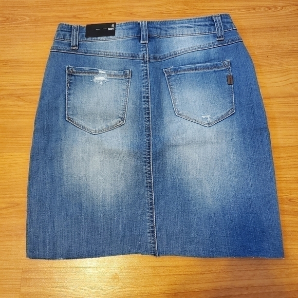 1822 denim mini skirt size 4 NWT - Picture 4 of 4